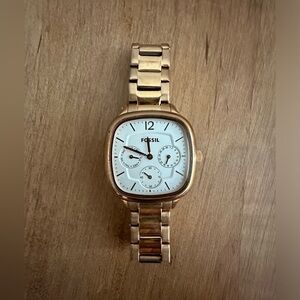 Fossil Brand  Rose Gold Watch Square Face White Interior Colour Adjustable Strap